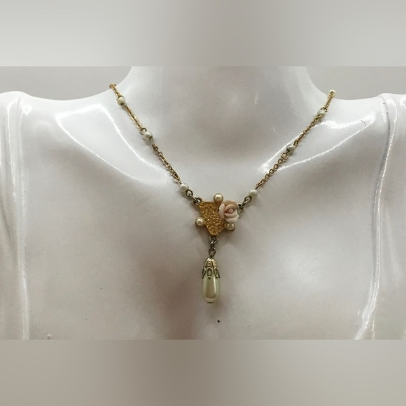 1928 Jewelry - 0187 1928 GOLDTONE PINK ROSE FAUX PEARL TEARDROP DAINTY PENDANT NECKLACE